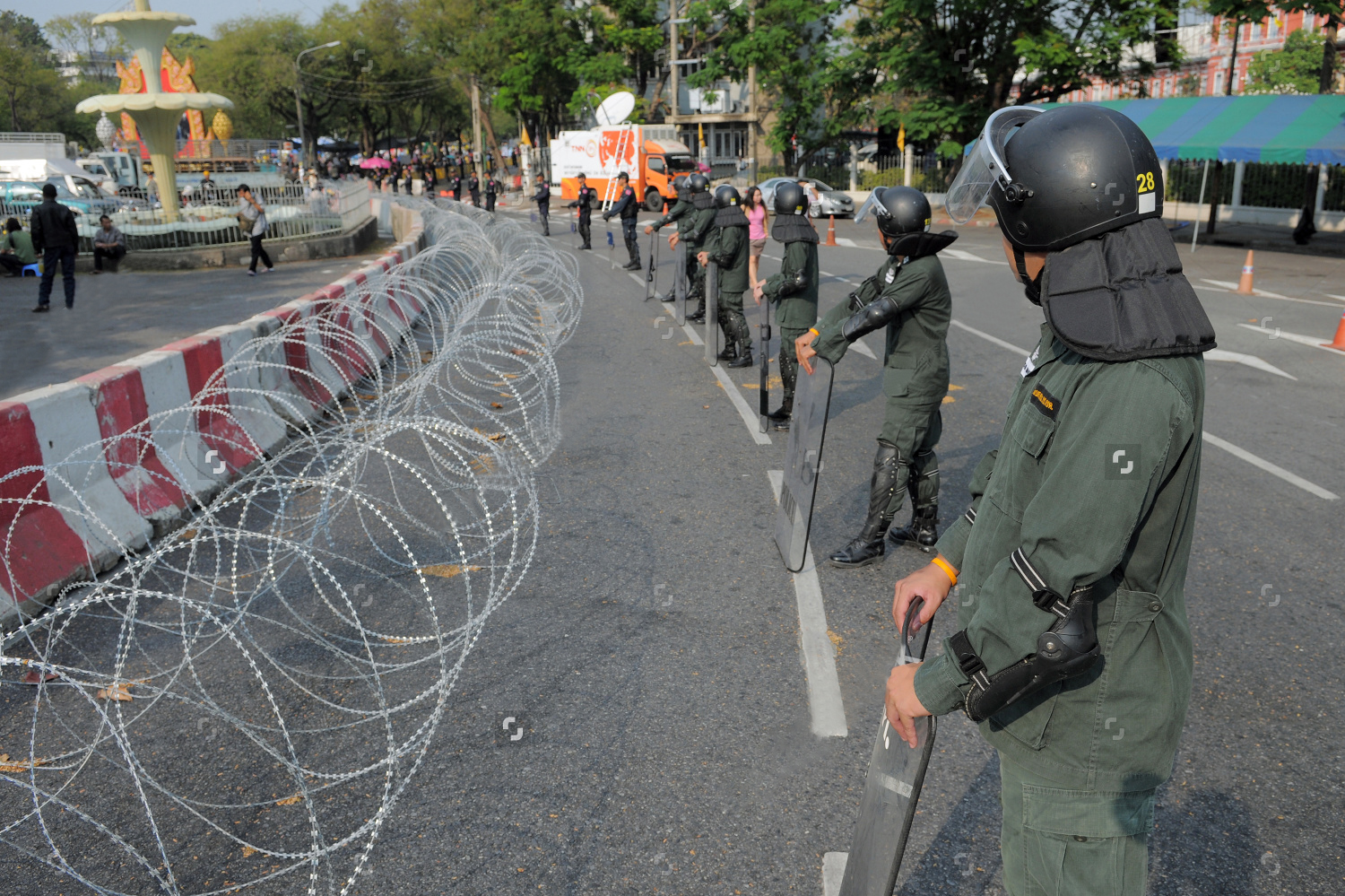 razor_wire_concertina_riot_control razor_wire_concertina_riot_control