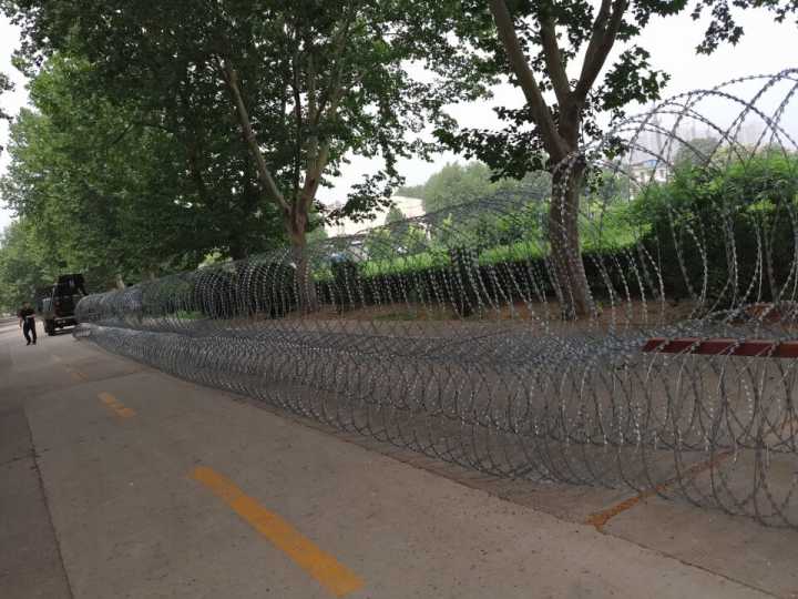 Mobile Security Barrier Provide You The Timely Protection Мобильный барьер безопасности обеспечит вам своевременную защиту