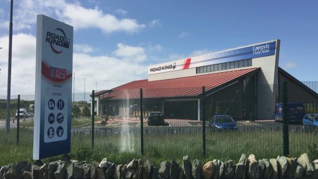 60 Miles And A World Apart Because Of Chain Link Fence ? Holyhead And Dublin. 60 миль и целый мир из-за сетчатого забора?Холихед и Дублин.