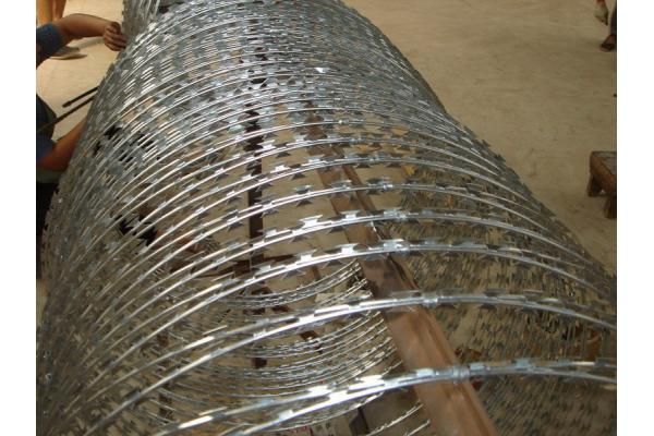 Типы блокпостов с бритвенным барьером