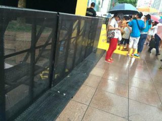 Забор для борьбы с беспорядками обеспечит вам безопасное место.