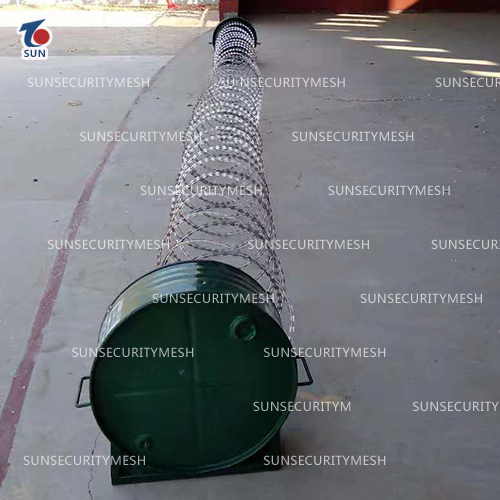 Мобильный барьер безопасности из колючей проволоки5