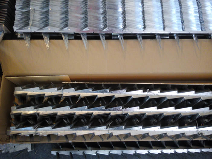 Настенный шип